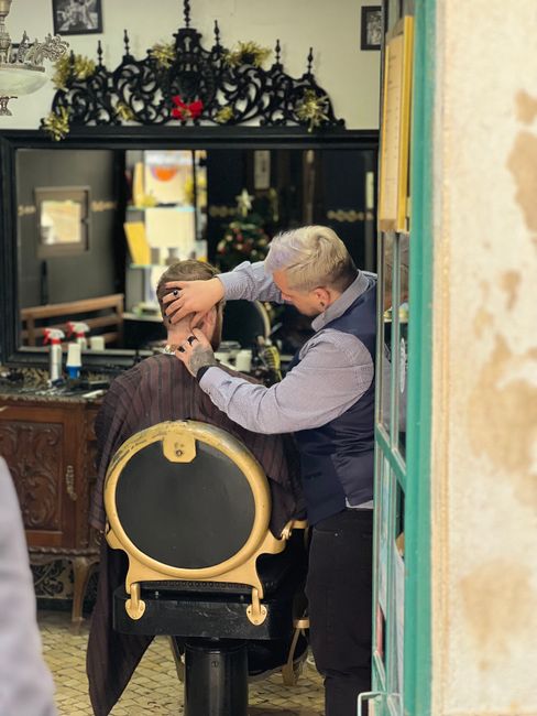 Rasatura tradizionale con panno caldo
